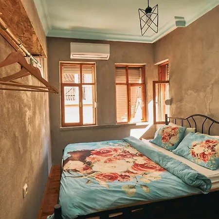 Vague Hostel *